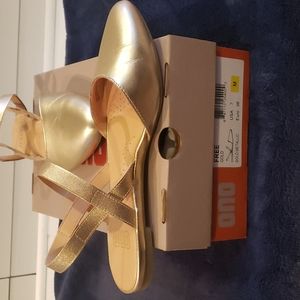 Ono gold ballet flats. Size 7.